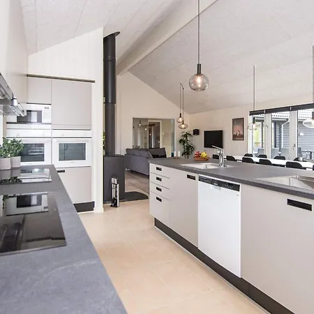 Luxury Retreat By The Sea - By Traum Holiday home